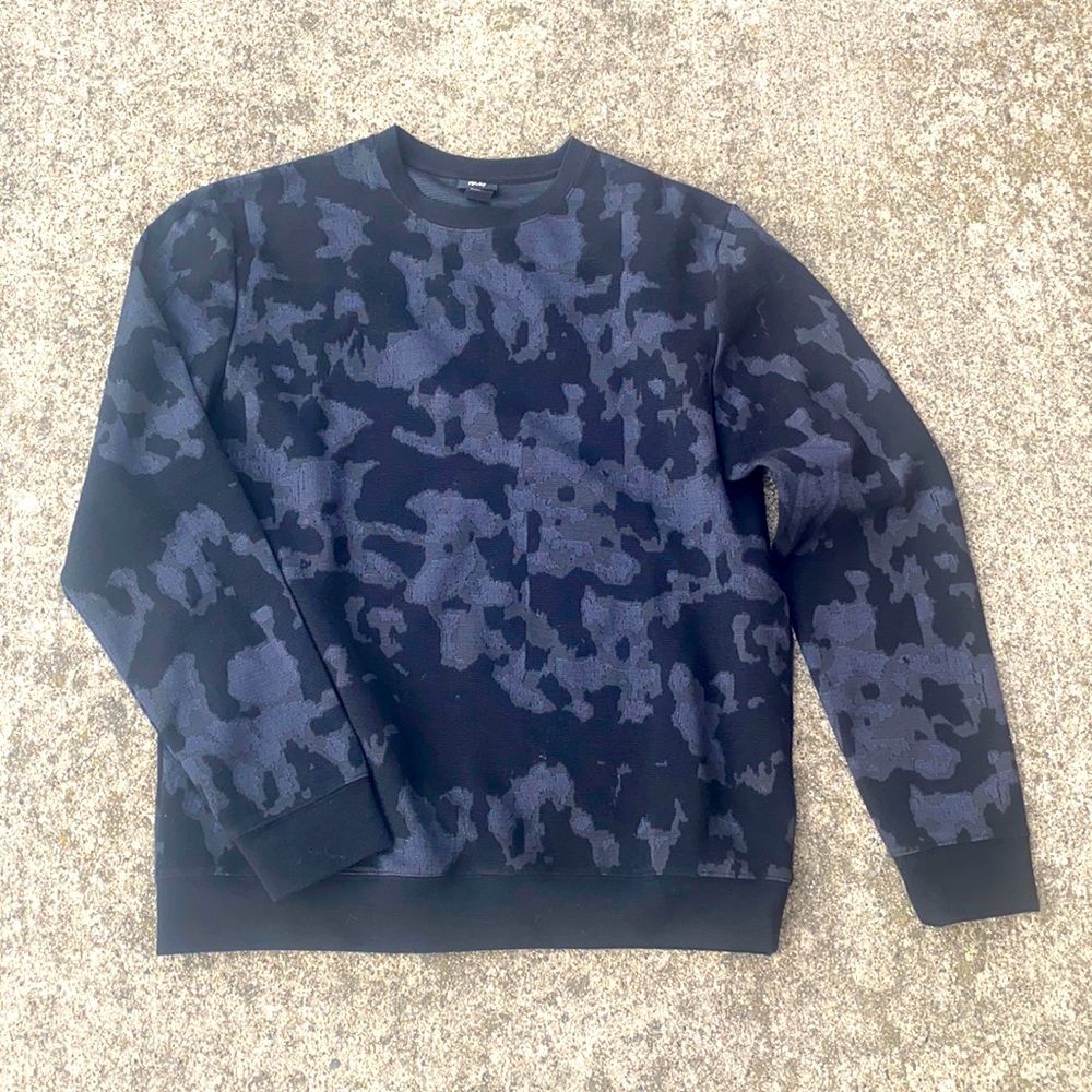 H and M Men’s Medium sweater black camo
